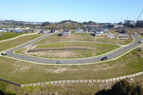 Photo of property in 21 Rathmullen Place, Pinehill, Auckland, 0632