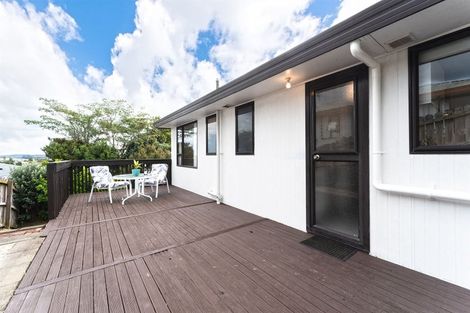 Photo of property in 2/28 Exeter Place, Unsworth Heights, Auckland, 0632