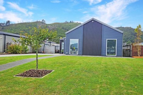 Photo of property in 94 Moohan Street, Wainuiomata, Lower Hutt, 5014