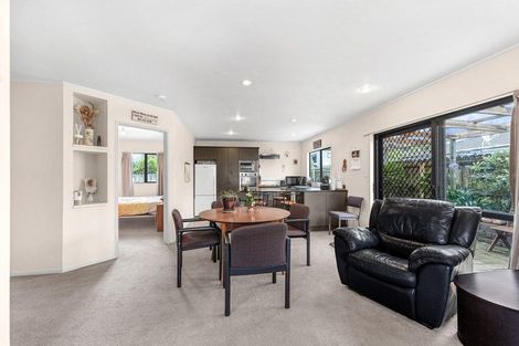 Photo of property in 10 Gunner Drive, Te Atatu Peninsula, Auckland, 0610