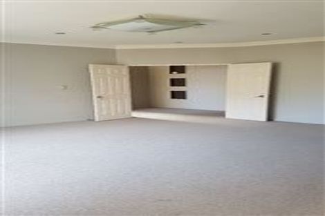 Photo of property in 8 Elkstone Place, Henderson, Auckland, 0612