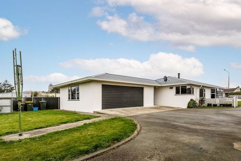 Photo of property in 19 Timaru Road, Waimate, 7924