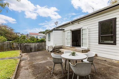 Photo of property in 50 Te Wharepouri Street, Berhampore, Wellington, 6023