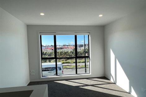 Photo of property in 1 Aramata Road, Papakura, 2110