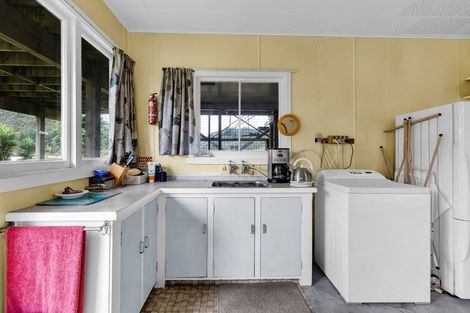 Photo of property in 21 Hills Road, Tongaporutu, Urenui, 4378