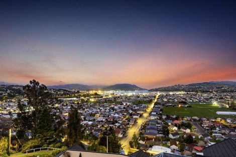 Photo of property in 77 Easther Crescent, Kew, Dunedin, 9012