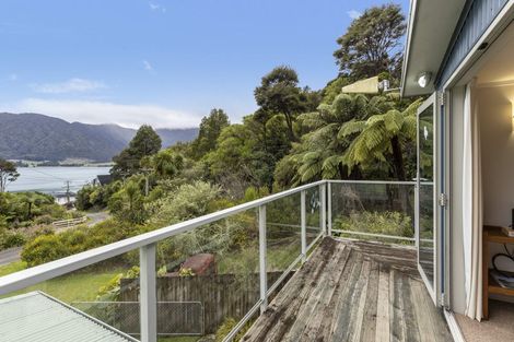 Photo of property in 19 Sandy Bay Road, Black Rock, Picton, 7282