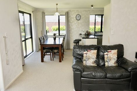 Photo of property in 60 Geneva Terrace, Kelvin Grove, Palmerston North, 4414