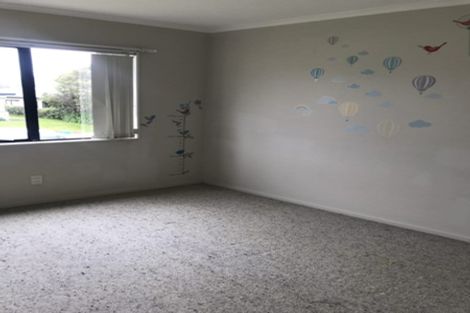 Photo of property in 10a Ted Gilberd Place, Newlands, Wellington, 6037