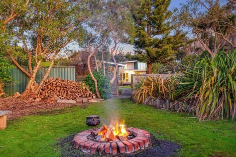 Photo of property in 21 Paekakariki Hill Road, Pauatahanui, Porirua, 5381