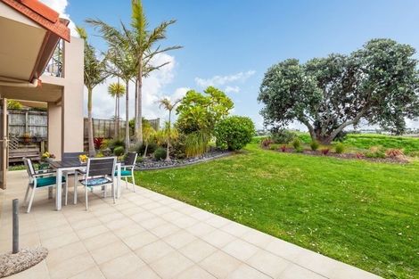 Photo of property in 8/126 Whangaparaoa Road, Red Beach, 0932