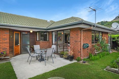 Photo of property in 2/47 Laing Crescent, Heathcote Valley, Christchurch, 8022
