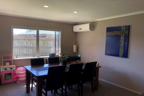 Photo of property in 5 Grabella Place, Papamoa Beach, Papamoa, 3118