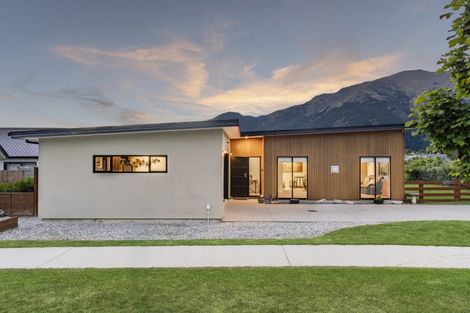 Photo of property in 5 Sarges Way, Lake Hawea, Wanaka, 9382