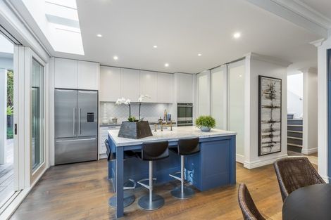 Photo of property in 2 Chenery Road, Red Beach, 0932