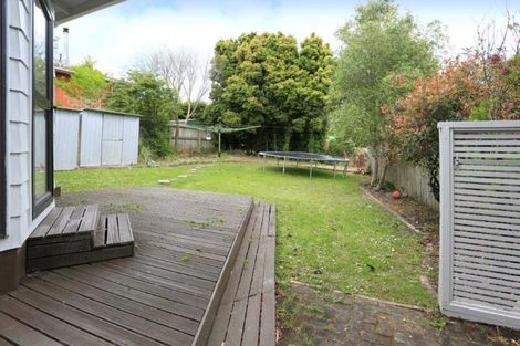 Photo of property in 19 Sunnyside Road, Sunnyvale, Auckland, 0612