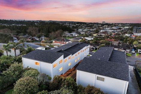 Photo of property in 7c Liston Street, Northcote, Auckland, 0627