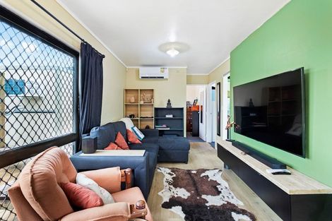 Photo of property in 2/35 Rollerson Street, Papakura, 2110