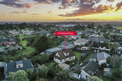 Photo of property in 9 Gosford Drive, Botany Downs, Auckland, 2010