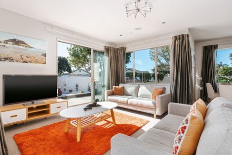 Photo of property in 92 Tuihana Drive, Papamoa Beach, Papamoa, 3118