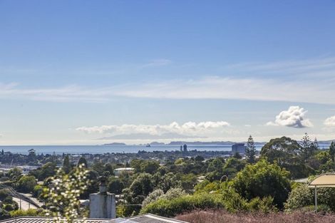 Photo of property in 3/283 Glenfield Road, Glenfield, Auckland, 0629