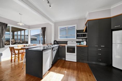 Photo of property in 37 Vogel Street, Hawera, 4610