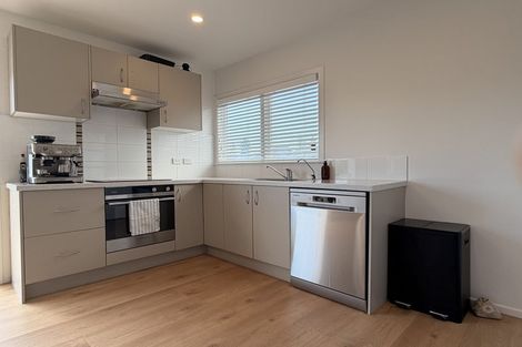 Photo of property in 2/20 Merton Avenue, Glenfield, Auckland, 0627