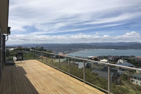 Photo of property in 6b Sunhaven Drive, Newlands, Wellington, 6037