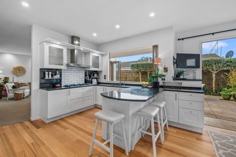 Photo of property in 1/13 Milford Road, Milford, Auckland, 0620