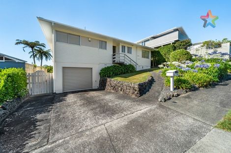 Photo of property in 18 Panorama Grove, Harbour View, Lower Hutt, 5010