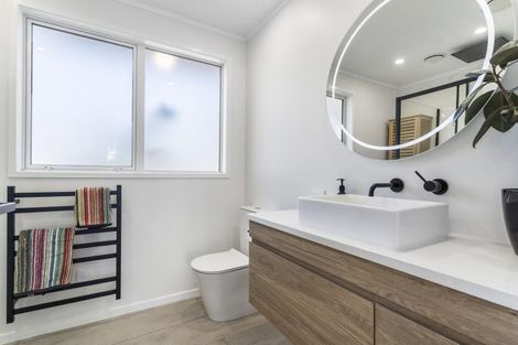 Photo of property in 58 Cobham Crescent, Kelston, Auckland, 0602