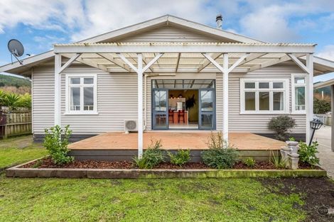 Photo of property in 1/125 Upper Fitzherbert Road, Wainuiomata, Lower Hutt, 5373