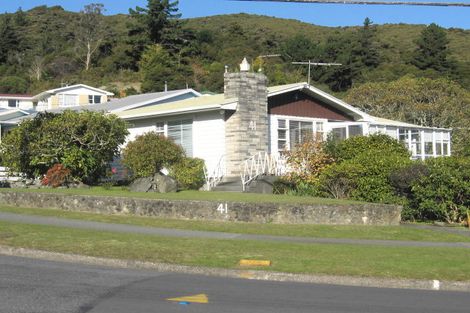 Photo of property in 41 James Grove, Stokes Valley, Lower Hutt, 5019