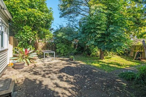 Photo of property in 140 Coronation Road, Mangere Bridge, Auckland, 2022