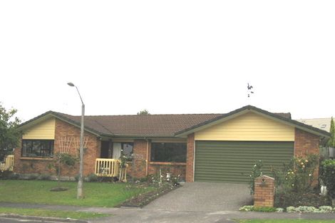 Photo of property in 1/28 Cherub Place, West Harbour, Auckland, 0618