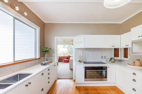 Photo of property in 11 Elmira Avenue, Hokowhitu, Palmerston North, 4410