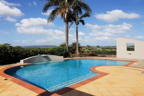 Photo of property in 15 Chisbury Terrace, Shelly Park, Auckland, 2014