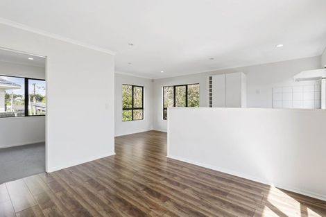 Photo of property in 3 Phelps Place, Glendene, Auckland, 0602