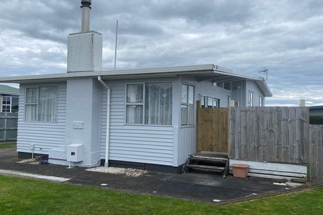 Photo of property in 8 Clifton Drive, Waitara, 4320