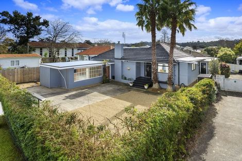 Photo of property in 1/204 Beach Haven Road, Beach Haven, Auckland, 0626
