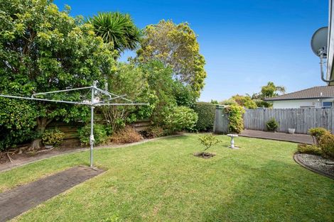 Photo of property in 9 Crampton Court, Orewa, 0931