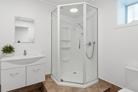 Photo of property in 1/862 East Coast Road, Northcross, Auckland, 0630