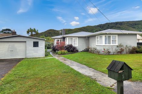 Photo of property in 5 Willow Grove, Wainuiomata, Lower Hutt, 5014
