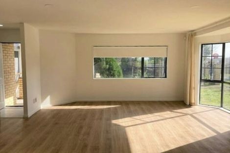 Photo of property in 2 Cyclamen Road, Mangere, Auckland, 2022