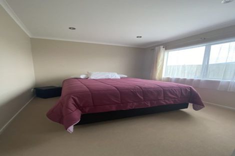 Photo of property in 35 Cleat Street, Whitby, Porirua, 5024