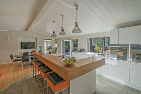 Photo of property in 16 Robinson Road, Whitianga, 3510