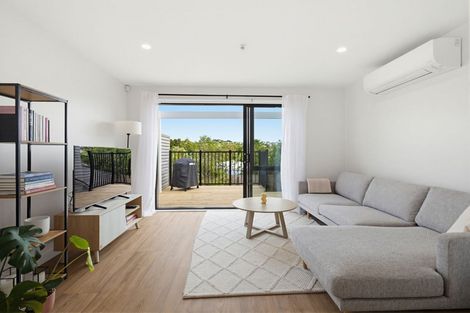 Photo of property in 2/15 Tilden Avenue, Hillcrest, Auckland, 0627