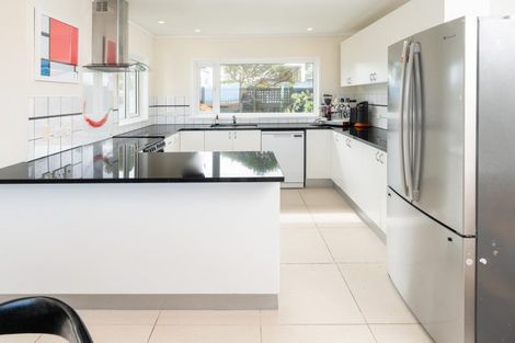 Photo of property in 11 Bay Lair Grove, Island Bay, Wellington, 6023