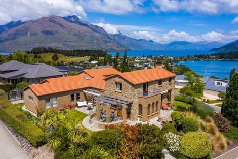 Photo of property in 1 Garland Terrace, Kelvin Heights, Queenstown, 9300