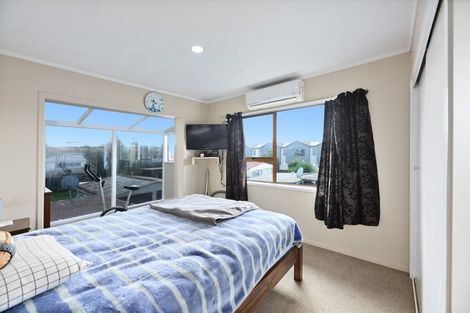 Photo of property in 4 Roberts Road, Te Atatu South, Auckland, 0610